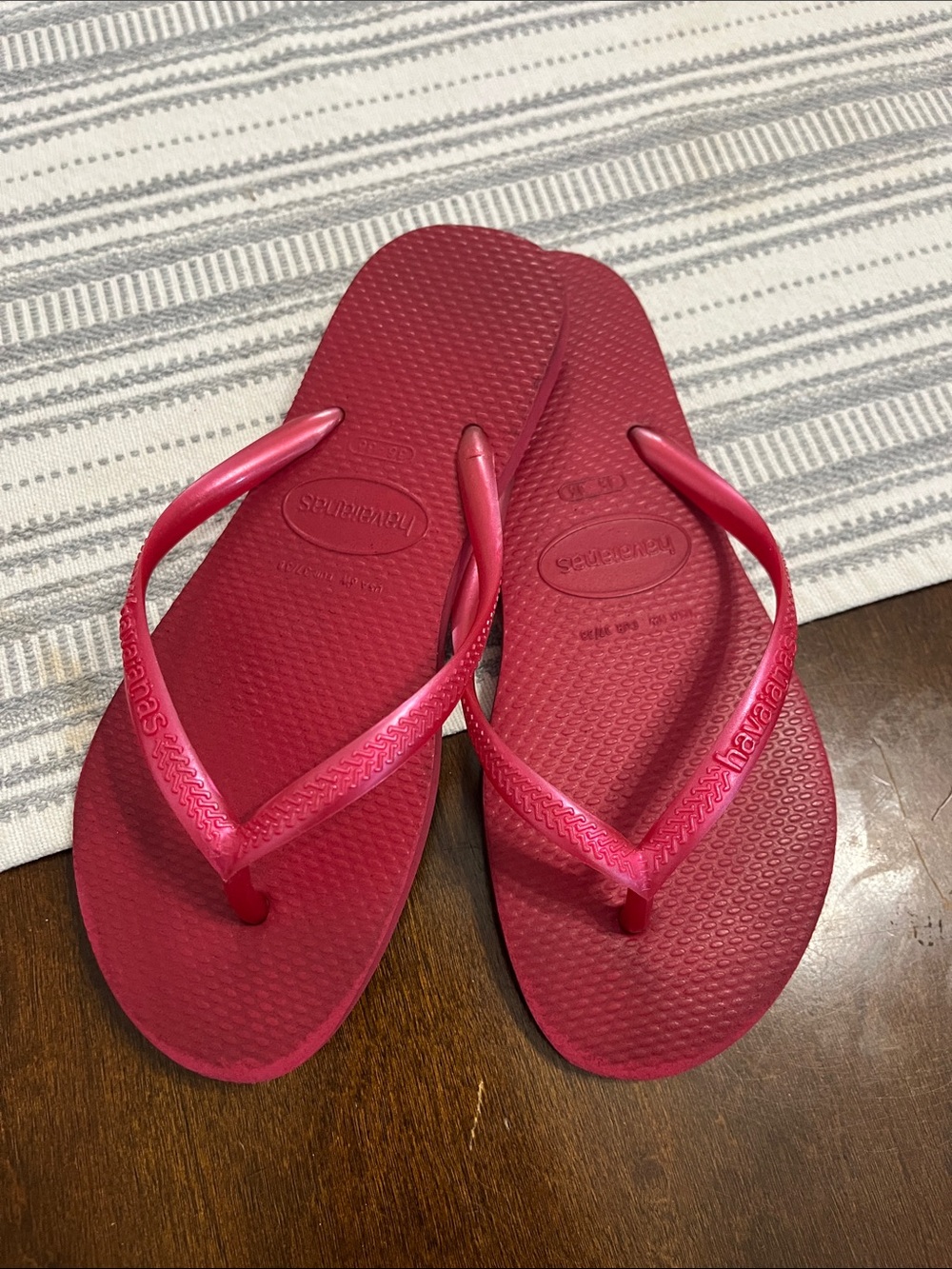 Havaianas Slim Flip Flops - Hot Pink
